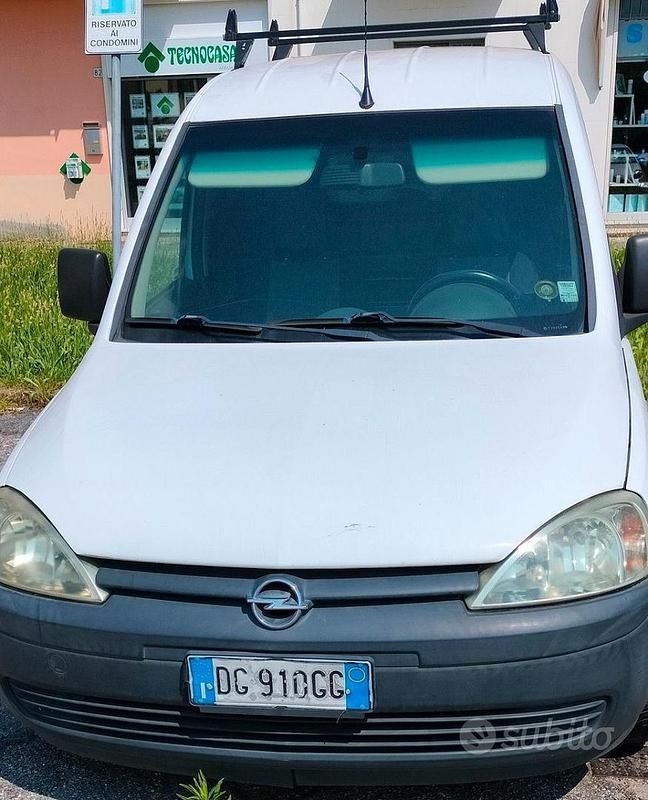 Usata 2007 Opel Combo Monovolume | 3200 € (Buon prezzo) - Immagine 1/4