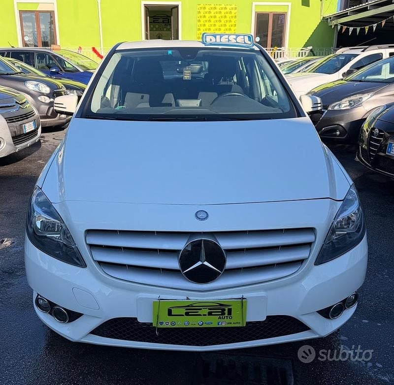 Usata Mercedes B180 Premium 108 CV (79 kW) 2013 Bianco Monovolume