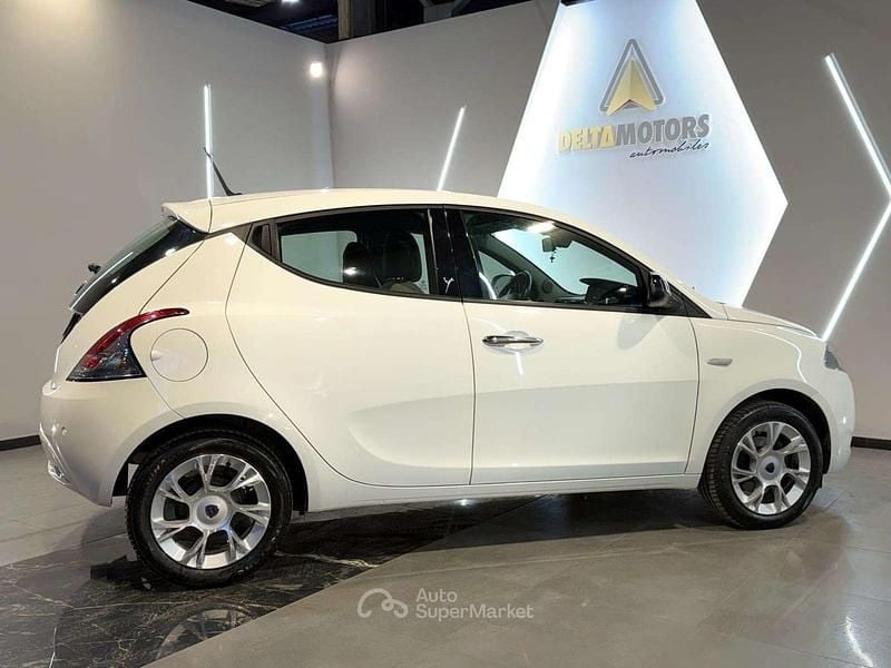 Usata Lancia Ypsilon Platinum 69 CV (50 kW) 2016 Bianco Utilitaria