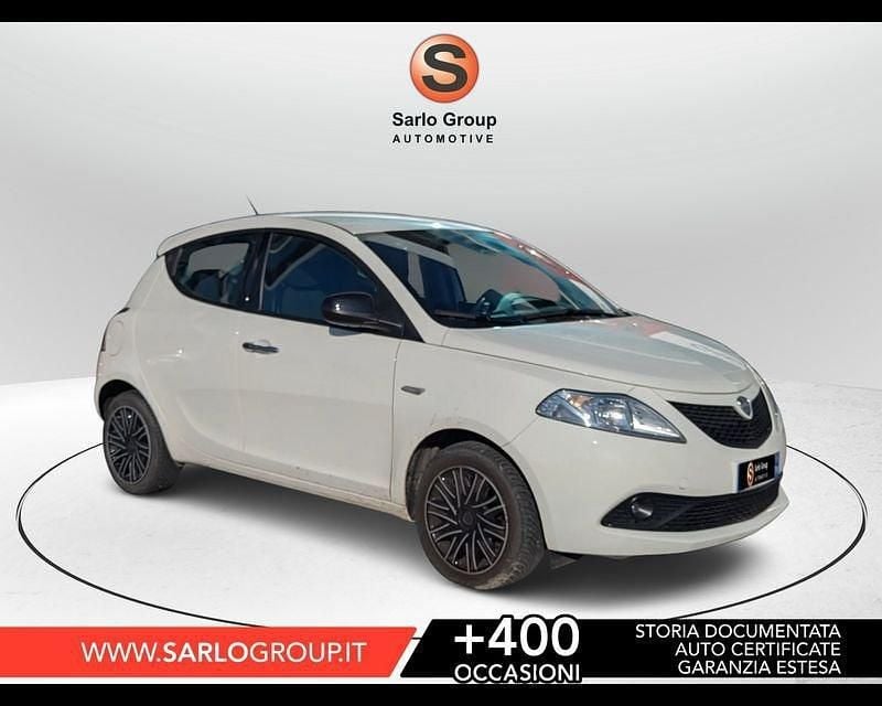 Usata Lancia Ypsilon Platinum 69 CV (50 kW) 2018 Bianco Utilitaria