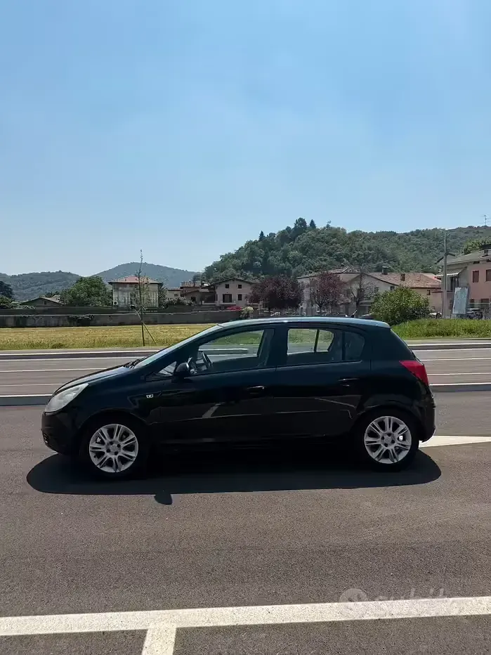 Usata Opel Corsa 60 CV (44 kW) 2009 Nero Utilitaria