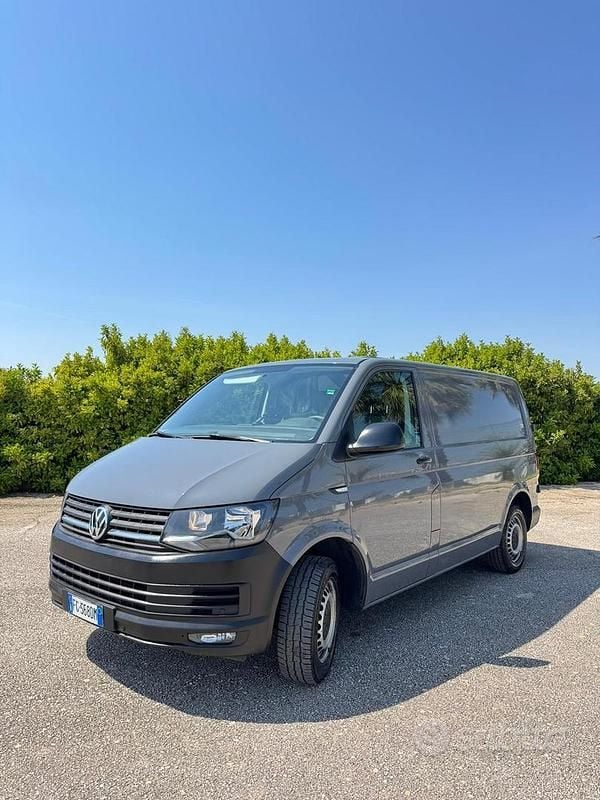 Usata VW Transporter 150 CV (110 kW) 2016 Grigio Furgone