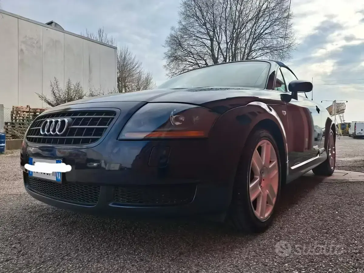Usata Audi TT Roadster Ambiente 179 CV (131 kW) 2003 Blu Cabrio