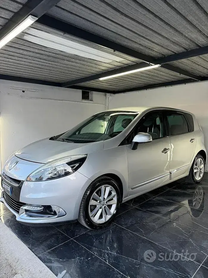 Usata Renault Scénic III XMOD 110 CV (80 kW) 2013 Grigio Monovolume