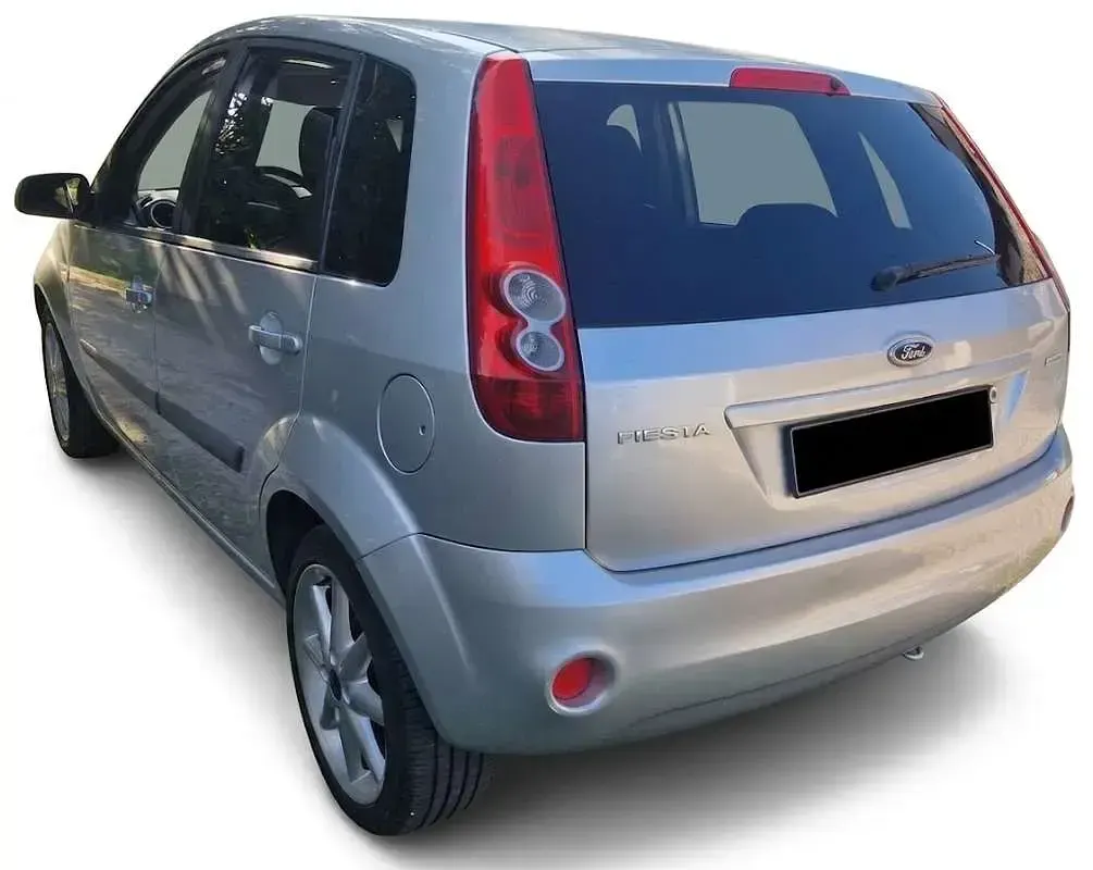 Usata Ford Fiesta Titanium 80 CV (58 kW) 2007 Argento Utilitaria