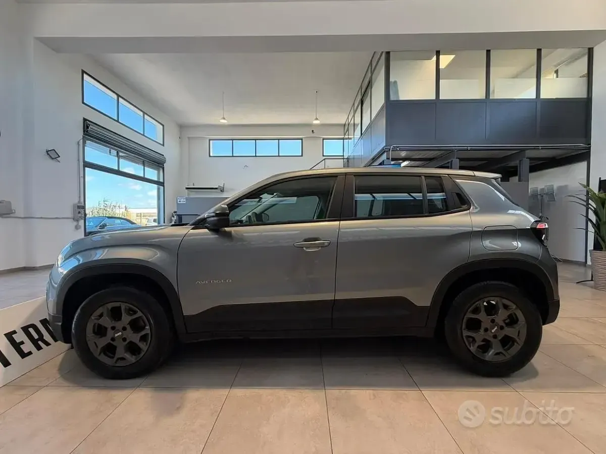Usata Jeep Avenger Longitude 101 CV (74 kW) 2023 Grigio SUV