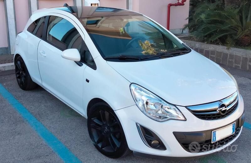 Usata Opel Corsa 75 CV (55 kW) 2011 Bianco Utilitaria