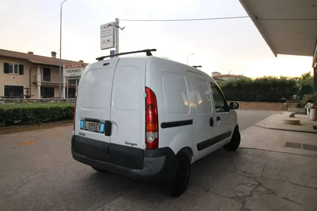 Usata Renault Kangoo 61 CV (44 kW) 2007 Bianco Monovolume