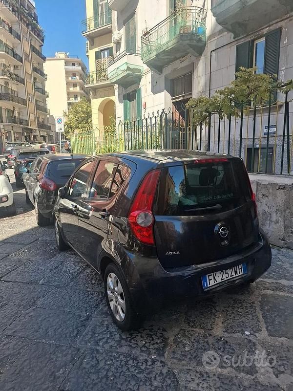 Usata Opel Agila 65 CV (47 kW) 2010 Nero Utilitaria