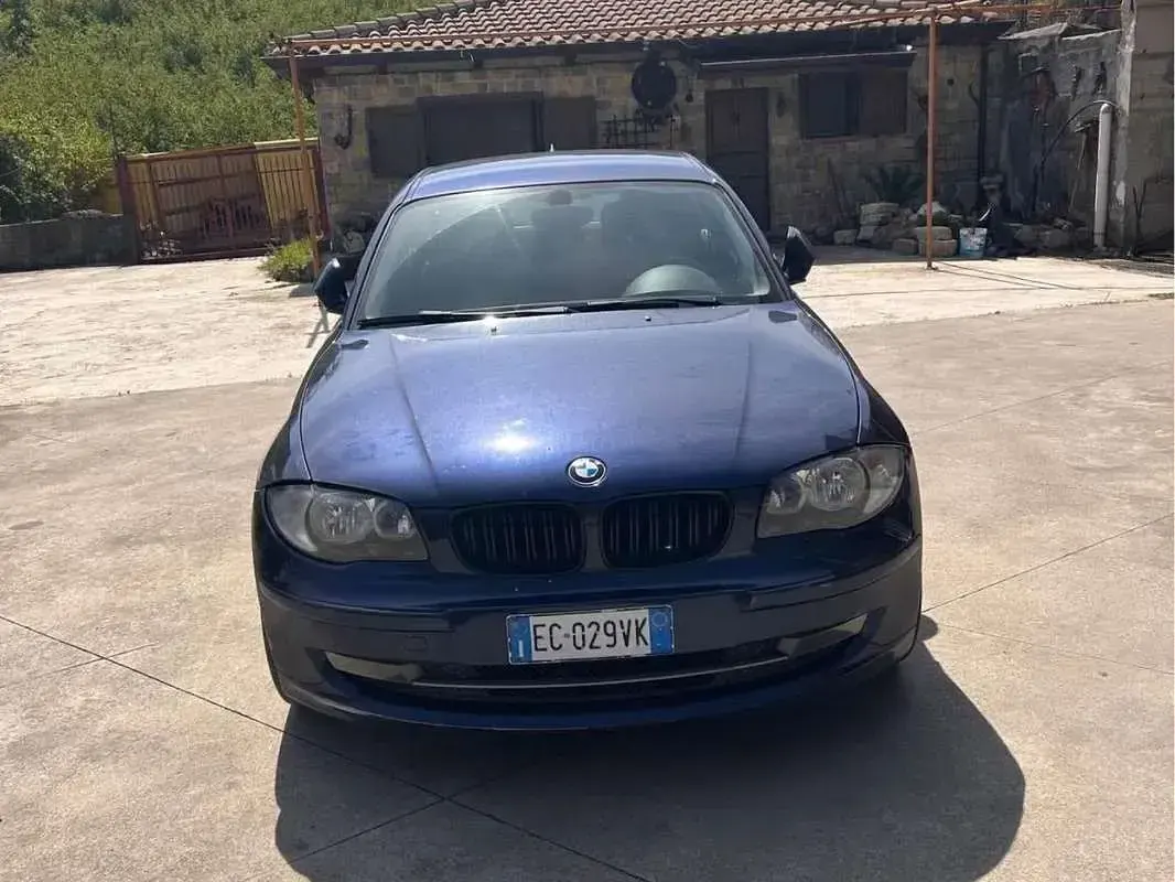 Usata BMW 118 143 CV (105 kW) 2010 Blu/azzurro Utilitaria
