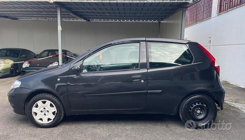 Usata Fiat Punto 69 CV (50 kW) 2004 Nero Utilitaria
