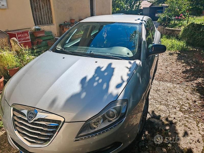 Usata Lancia Delta 120 CV (88 kW) 2013 Grigio Utilitaria