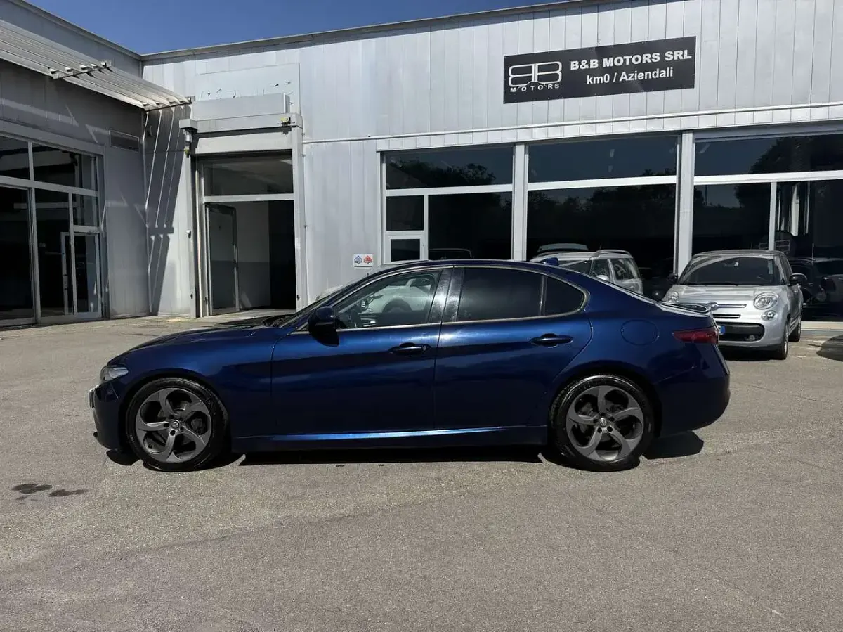 Usata Alfa Romeo Giulia Super 179 CV (131 kW) 2016 Blu/azzurro Berlina