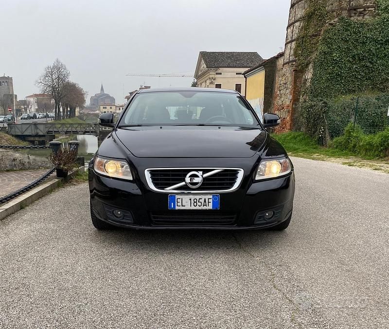 Usata Volvo V50 114 CV (83 kW) 2012 Nero Station wagon