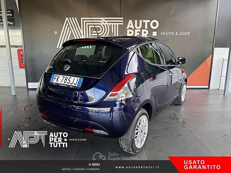 Usata Lancia Ypsilon Gold 69 CV (50 kW) 2017 Blu Utilitaria
