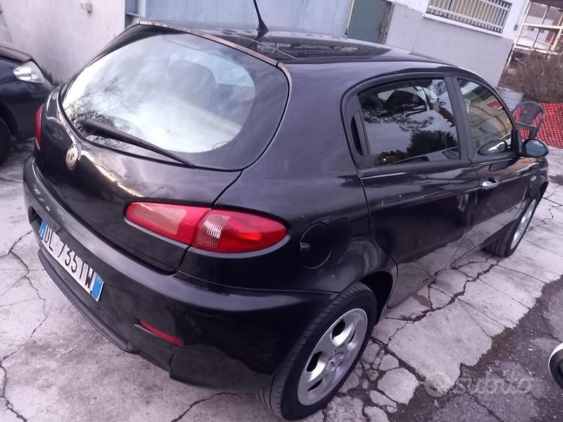 Usata Alfa Romeo 147 119 CV (87 kW) 2008 Nero Utilitaria