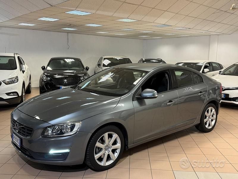 Grigio Usata 2017 Volvo S60 R-Design Tre volumi | 11.990 € - Immagine 1/4