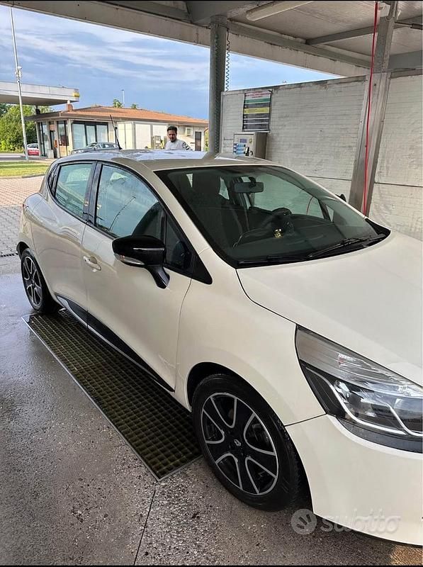 Bianco Usata 2016 Renault Clio IV Due volumi | 7500 € (Buon prezzo) - Immagine 1/4
