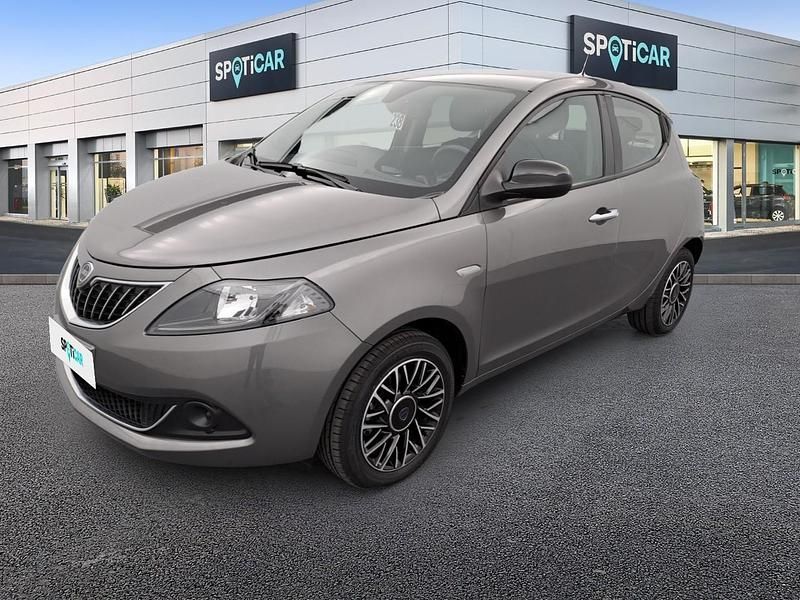 Usata Lancia Ypsilon 69 CV (50 kW) 2024 Grigio Utilitaria
