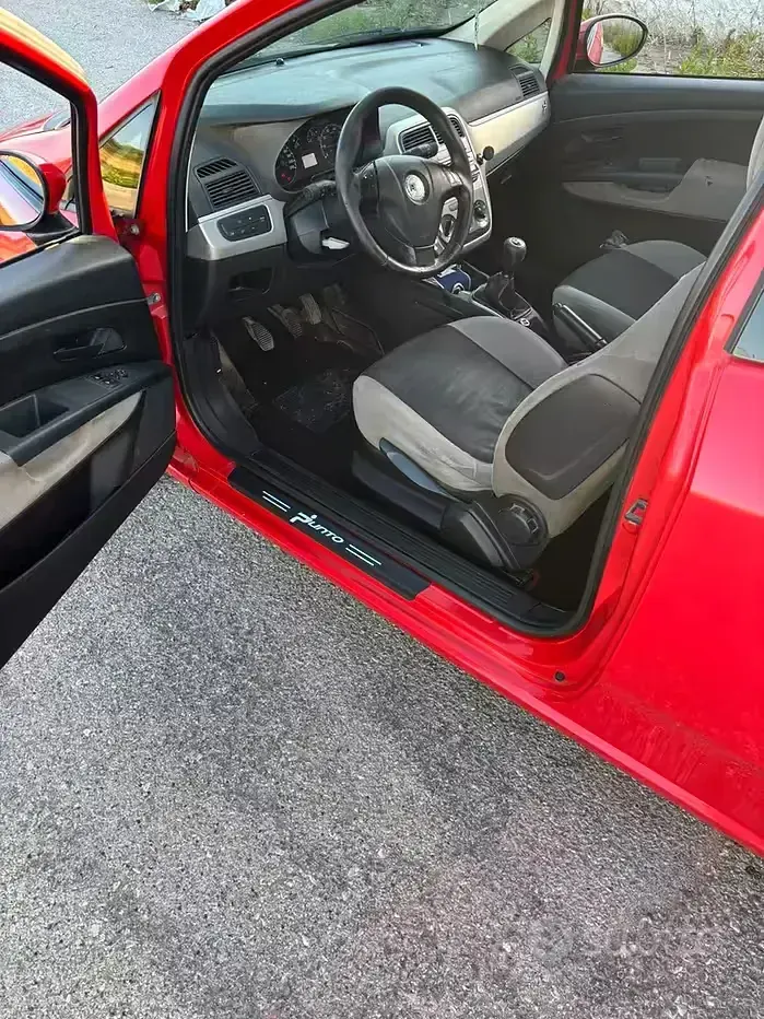 Usata Fiat Grande Punto 75 CV (55 kW) 2007 Rosso Utilitaria