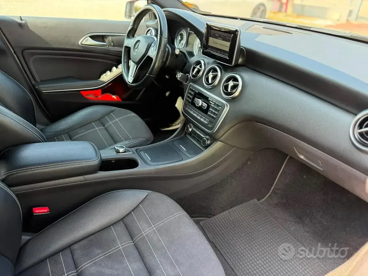 Usata Mercedes A200 Executive 136 CV (100 kW) 2014 Grigio Utilitaria