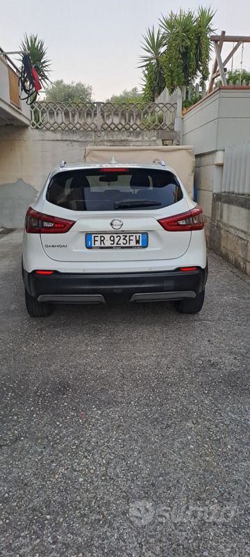 Usata Nissan Qashqai N-Connecta 131 CV (96 kW) 2018 Bianco SUV