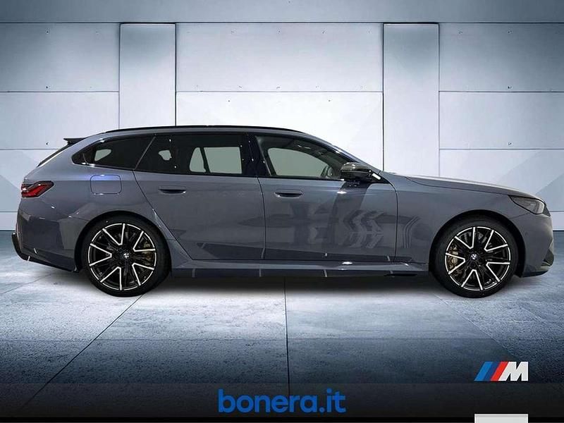 Nuova BMW M5 Comfort Edition 727 CV (534 kW) 2025 Grigio Station wagon