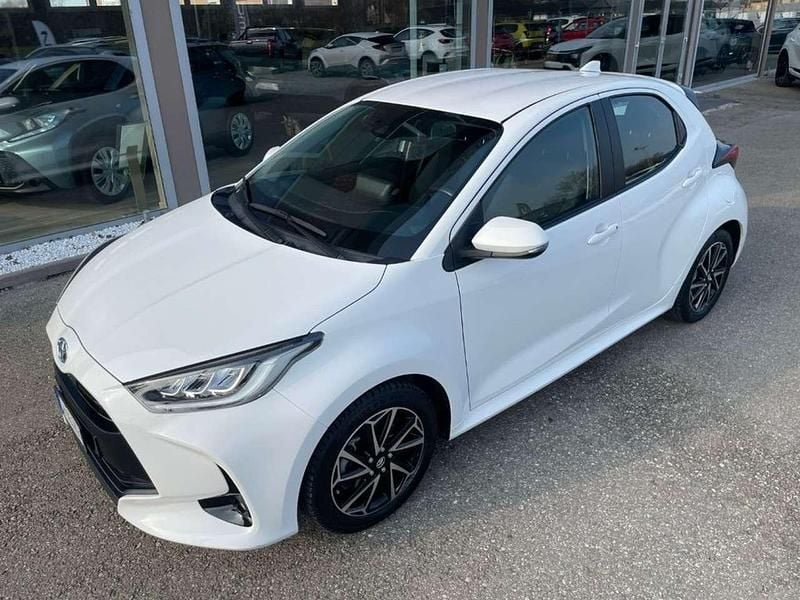 Usata Toyota Yaris Hybrid Trend 92 CV (67 kW) 2022 Bianco Berlina