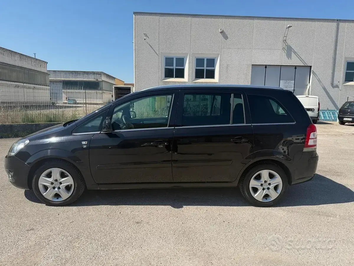 Usata Opel Zafira Cosmo 110 CV (80 kW) 2010 Nero Monovolume