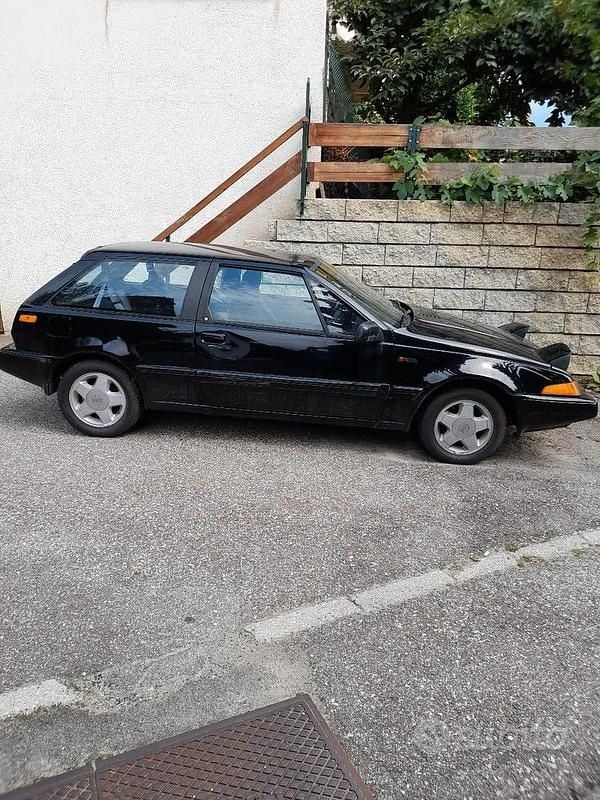 Usata Volvo 480 102 CV (75 kW) 1991 Nero Coupé
