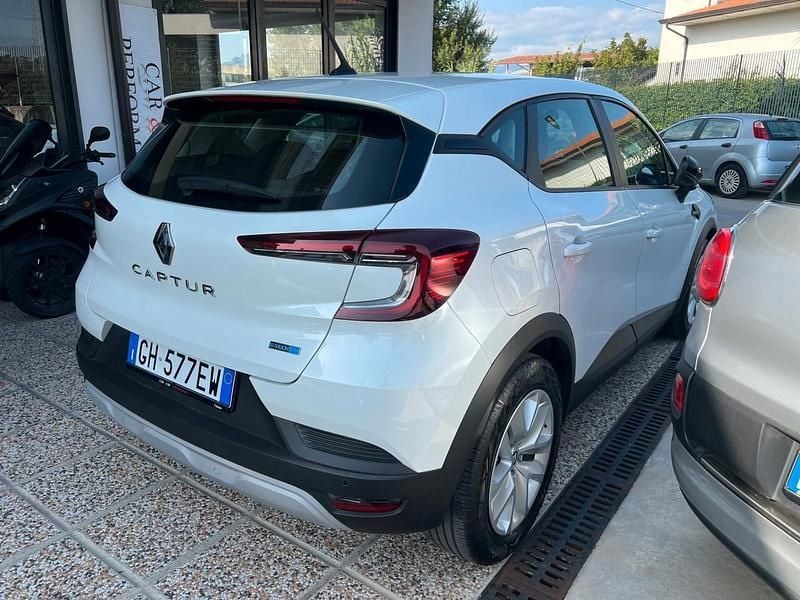 Usata Renault Captur Business 93 CV (68 kW) 2022 Bianco SUV