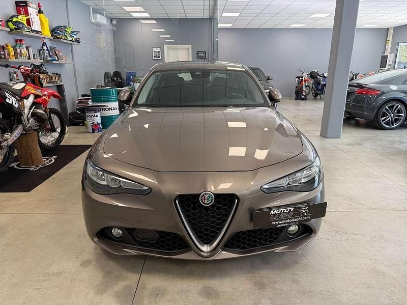 Usata Alfa Romeo Giulia Business 180 CV (132 kW) 2018 Grigio Berlina