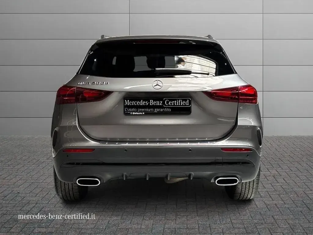 Usata Mercedes GLA200 AMG Line Premium 150 CV (110 kW) 2024 Grigio montagna SUV