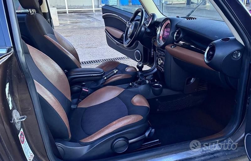Käytetty Mini Cooper D 112 HP (82 kW) 2012 Ruskea Viistoperä