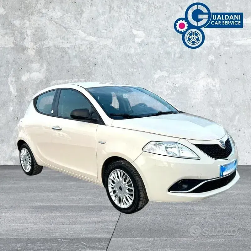 Usata Lancia Ypsilon Gold 69 CV (50 kW) 2016 Utilitaria