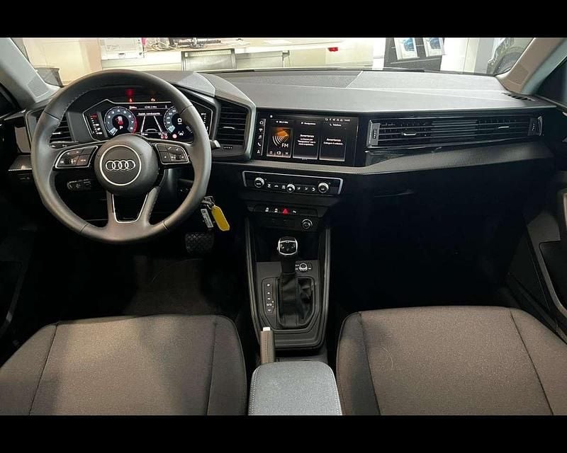 Nuova Audi A1 Ambiente 116 CV (85 kW) 2025 Bianco cortina nero mito metal Utilitaria