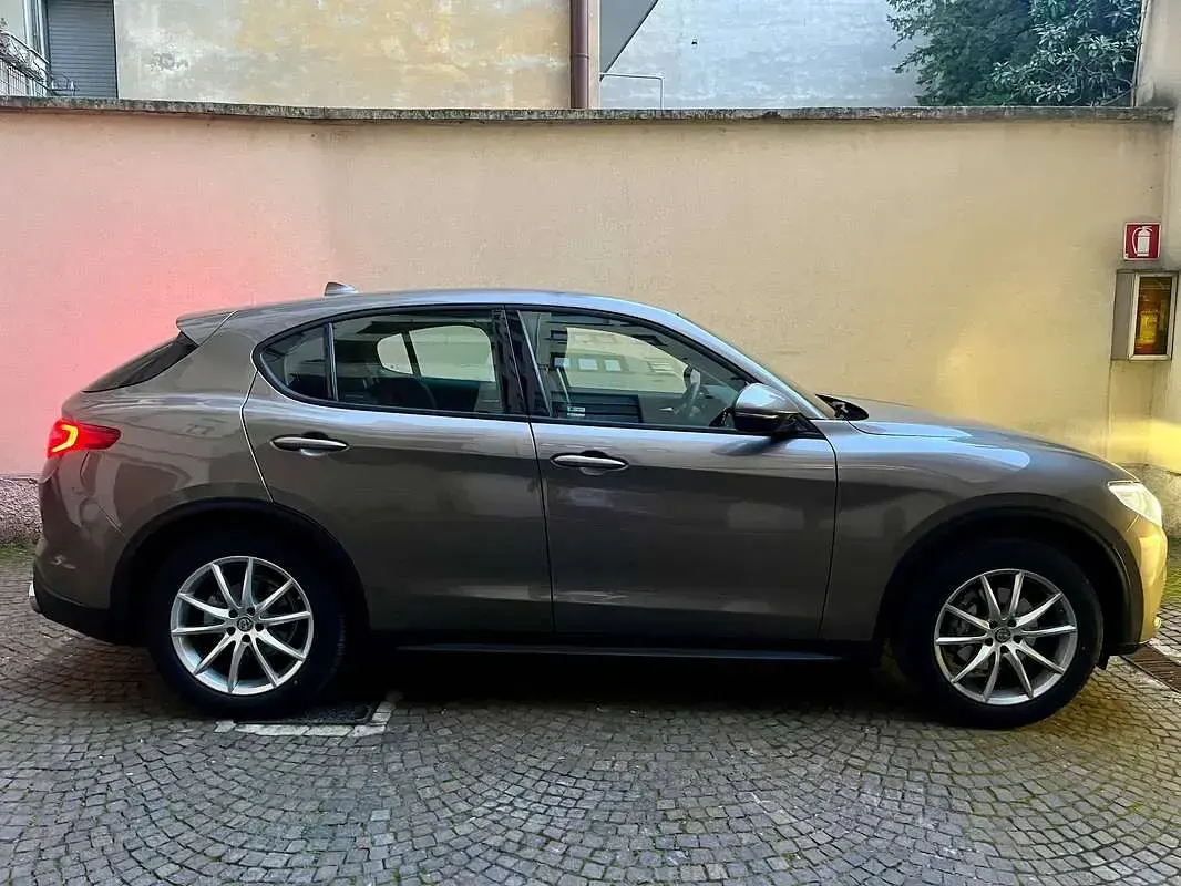 Usata Alfa Romeo Stelvio Executive 190 CV (139 kW) 2019 Grigio SUV