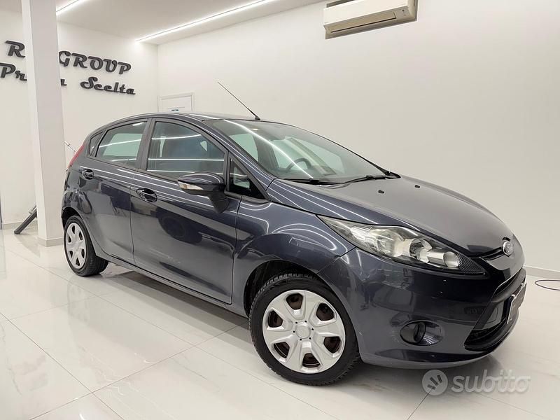 Usata Ford Fiesta Titanium 70 CV (51 kW) 2009 Grigio Berlina