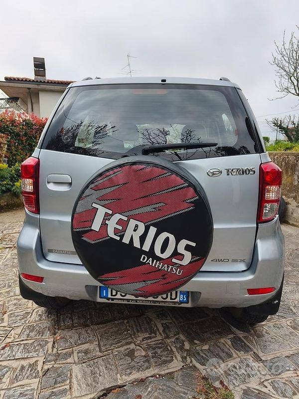 Usata Daihatsu Terios 105 CV (77 kW) 2007 Grigio SUV
