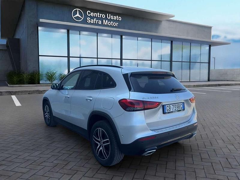 Usata Mercedes GLA200 150 CV (110 kW) 2020 Argento SUV