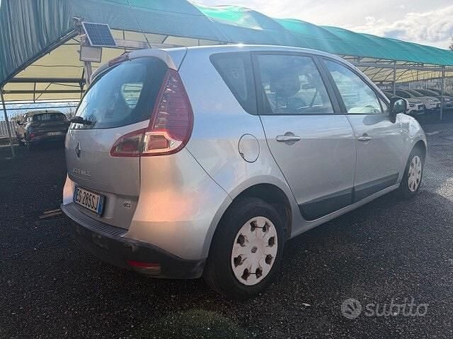 Usata Renault Scénic III Dynamique 110 CV (80 kW) 2010 Grigio Monovolume