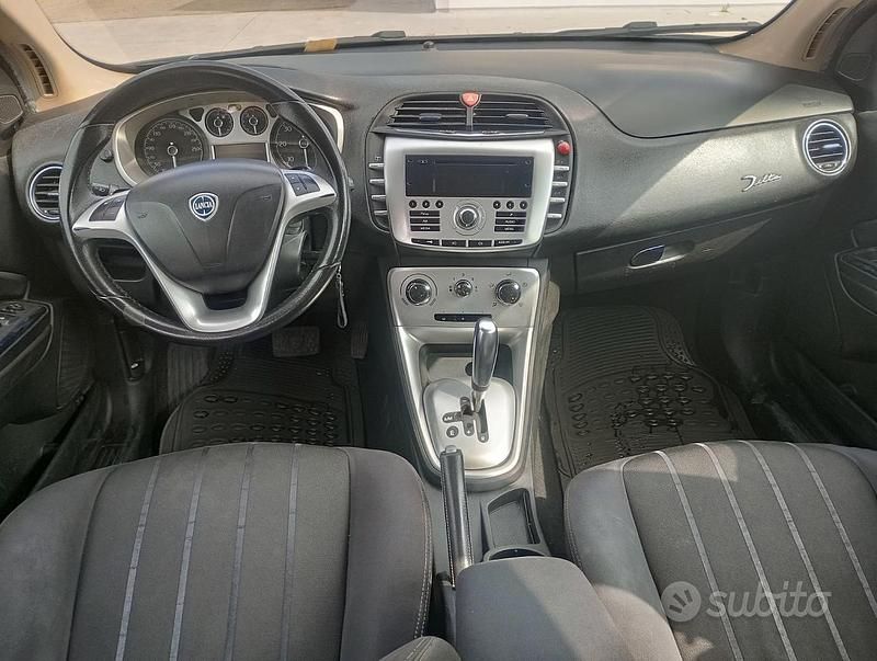 Usata Lancia Delta 120 CV (88 kW) 2009 Blu Utilitaria