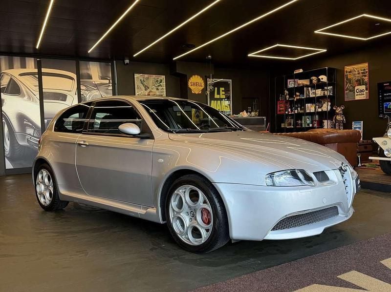 Usata Alfa Romeo 147 GTA 252 CV (185 kW) 2005 Grigio sterling Utilitaria