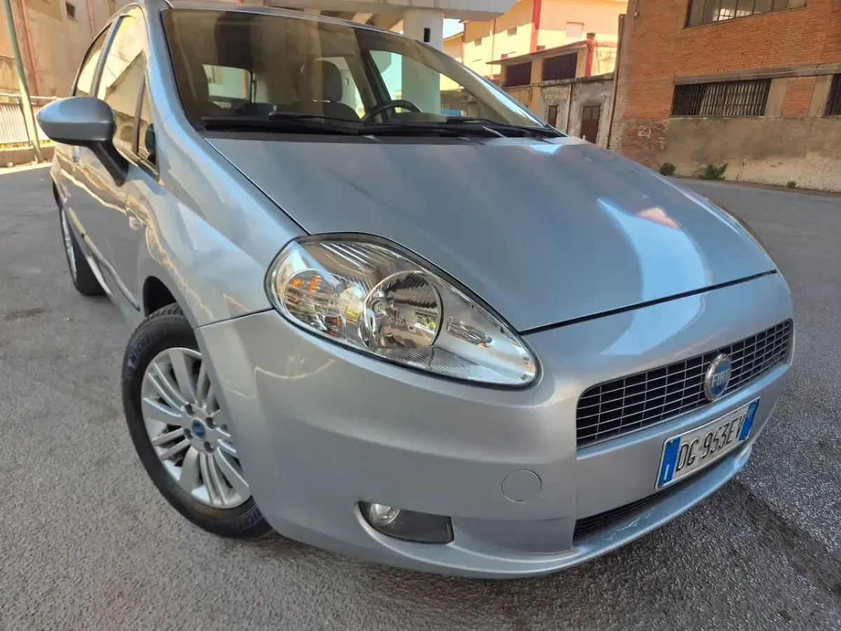 Usata Fiat Grande Punto 90 CV (66 kW) 2008 Grigio Utilitaria