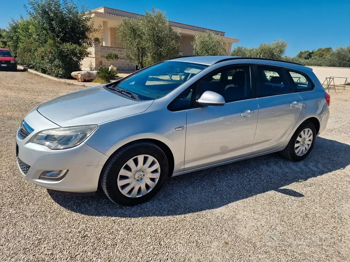 Usata Opel Astra Cosmo 110 CV (80 kW) 2012 Grigio Station wagon