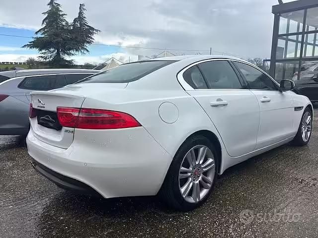 Usata Jaguar XE Portfolio 180 CV (132 kW) 2019 Bianco Berlina