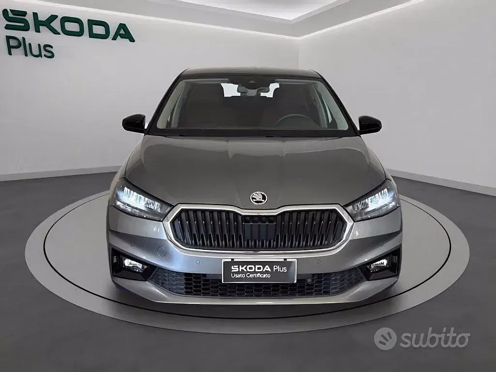 Usata Skoda Fabia 95 CV (69 kW) 2025 Grigio freccia perlato/tetto n Utilitaria