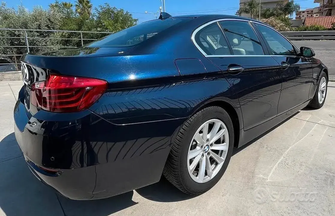 Usata BMW 520 Comfort Edition 190 CV (139 kW) 2015 Bluazzurro Berlina