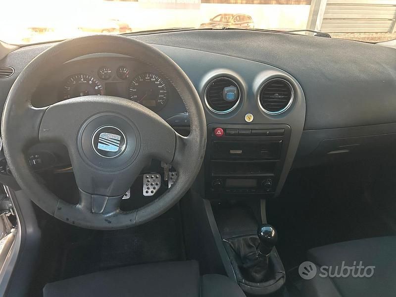 Usata Seat Ibiza 101 CV (74 kW) 2003 Grigio Utilitaria