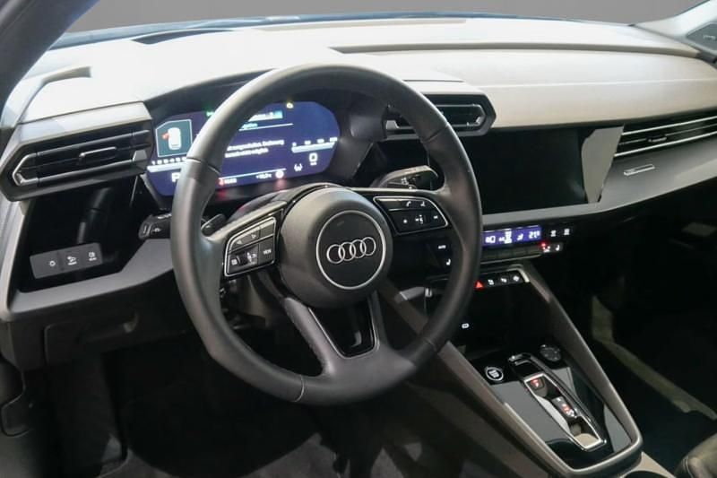 Usata Audi A3 e-tron S-Line 150 CV (110 kW) 2024 Nero metallizzato Utilitaria